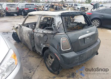 2010 Mini Cooper из США, поврежденный, VIN WMWMF3C52ATU77583